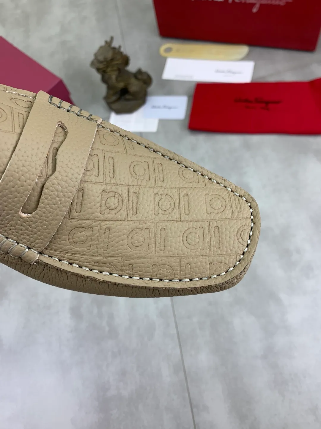Men's shoes 💰P542 New model, high quality [Ferragamo/Ferragamo] Latest lazy slip-on shoes Original imported calfskin, imported cowhide lining + original luxury metal buckle + original combination outsole Comparison without pressure Code number: 38-45